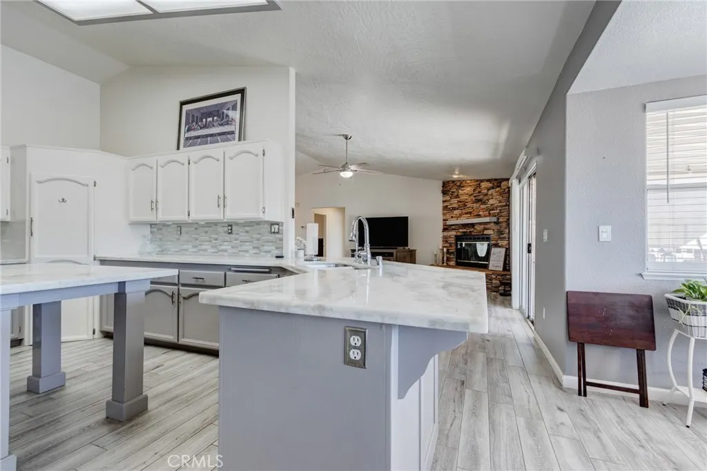19783 Lara Lane, Apple Valley, California 92308 home-pic-14