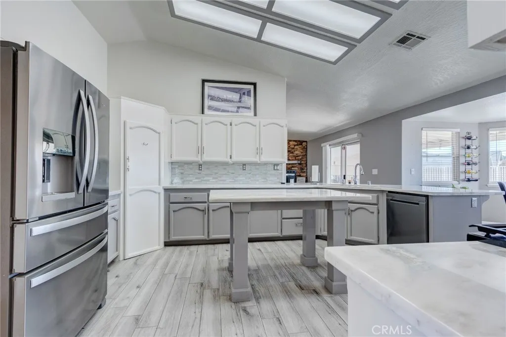 19783 Lara Lane, Apple Valley, California 92308 home-pic-13