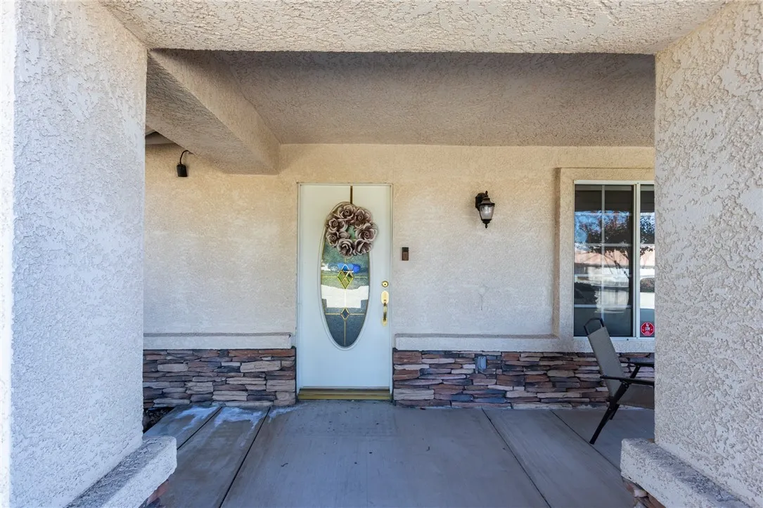 19783 Lara Lane, Apple Valley, California 92308 home-pic-8