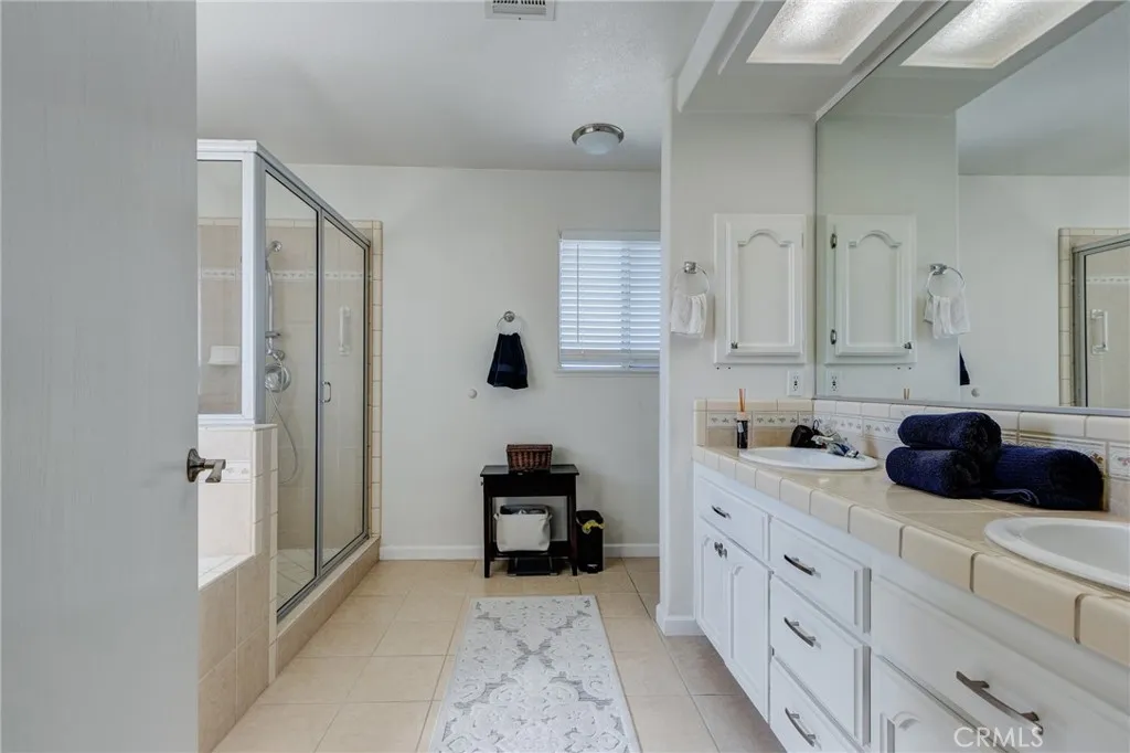 19783 Lara Lane, Apple Valley, California 92308 home-pic-33