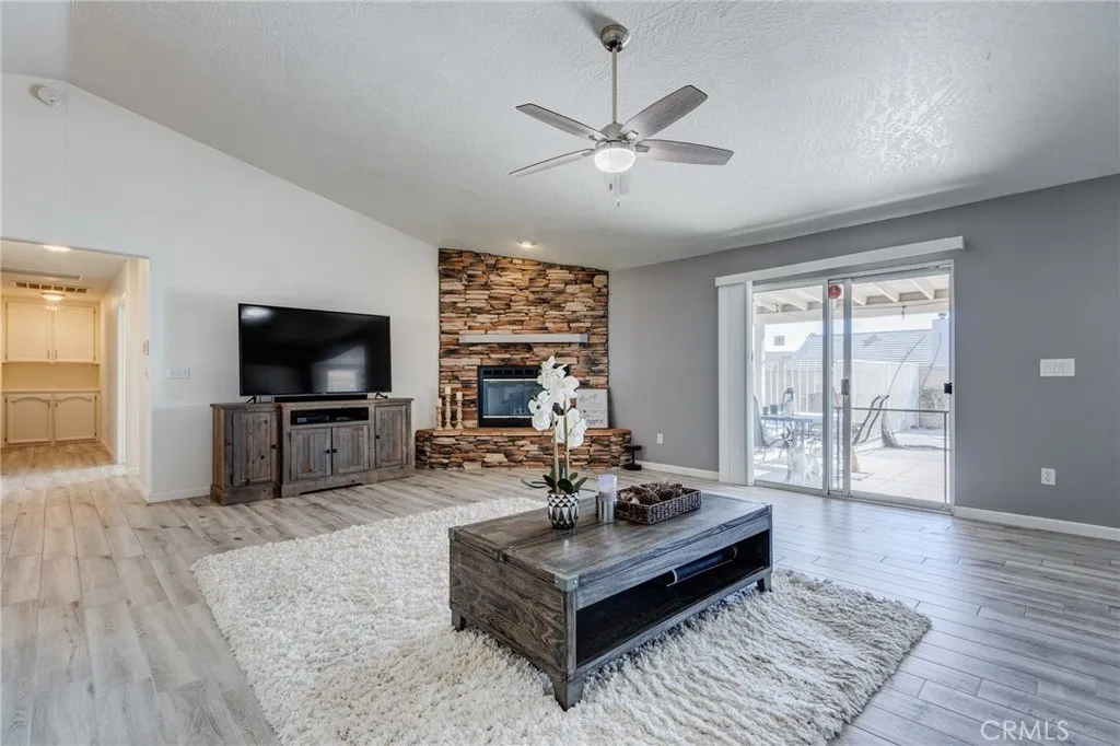 19783 Lara Lane, Apple Valley, California 92308 home-pic-24