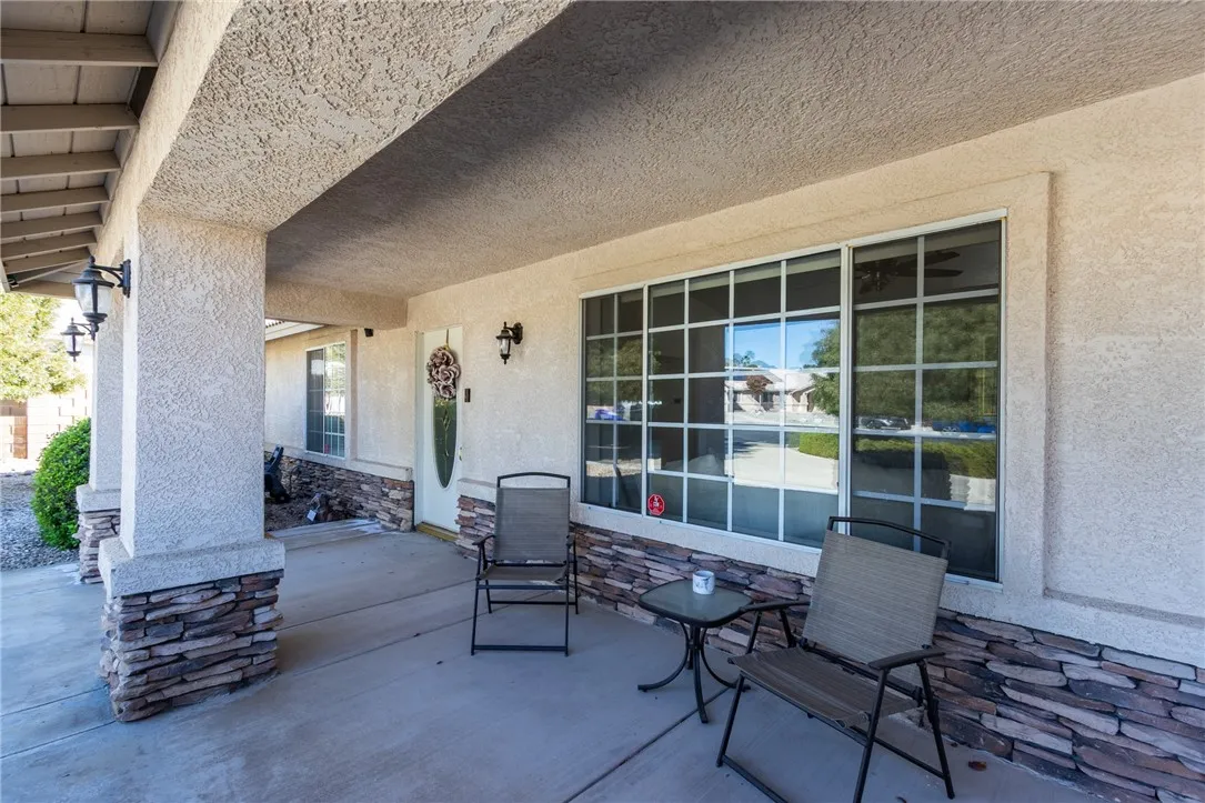 19783 Lara Lane, Apple Valley, California 92308 home-pic-9