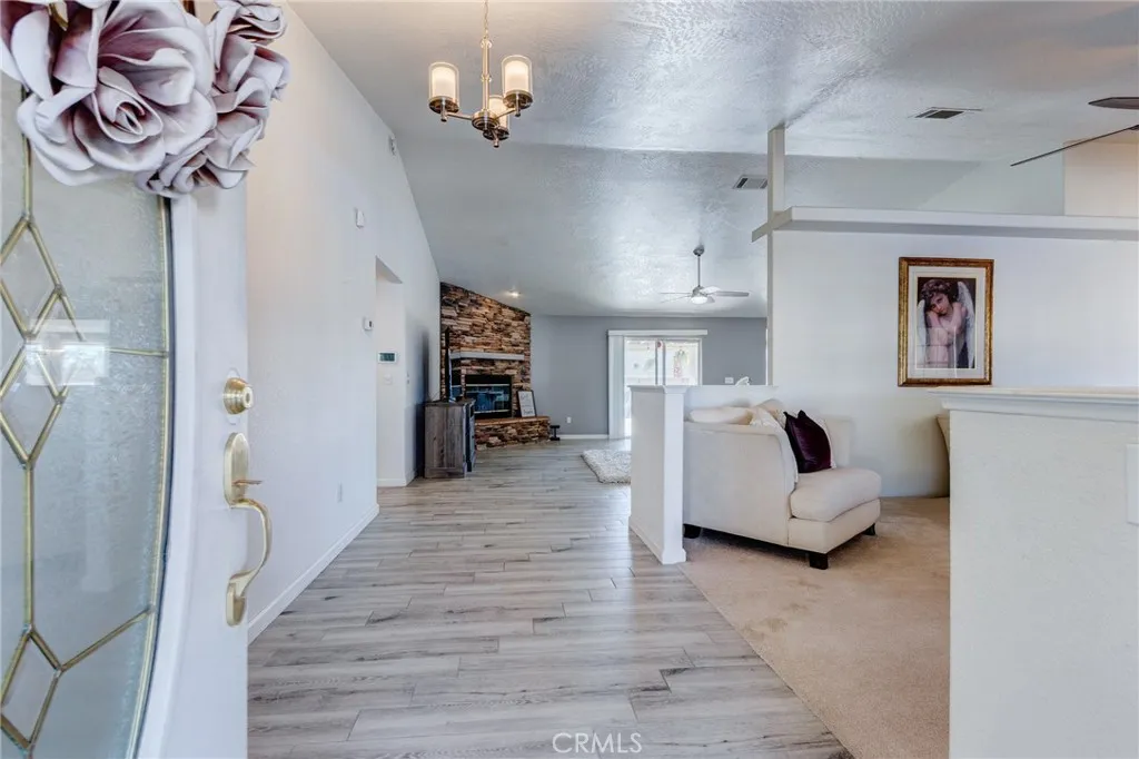 19783 Lara Lane, Apple Valley, California 92308 home-pic-11