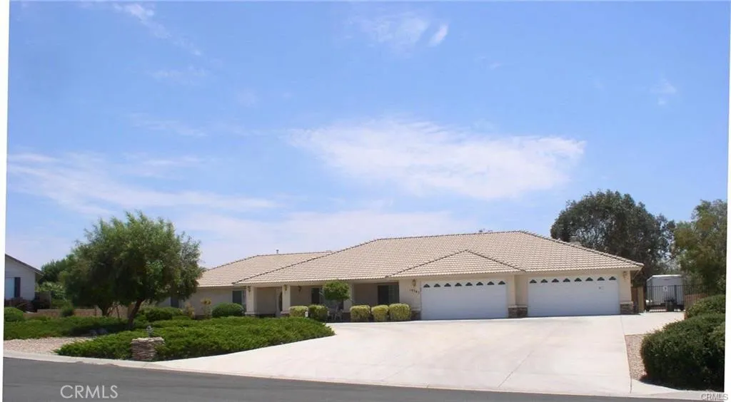 19783 Lara Lane, Apple Valley, California 92308 home-pic-3