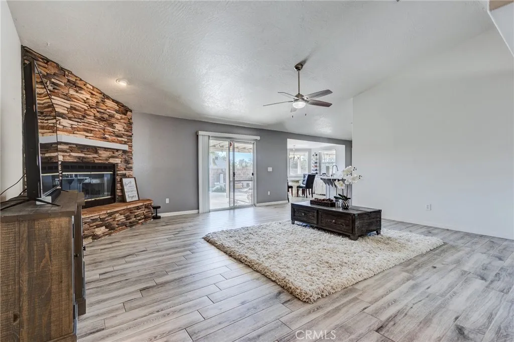 19783 Lara Lane, Apple Valley, California 92308 home-pic-23