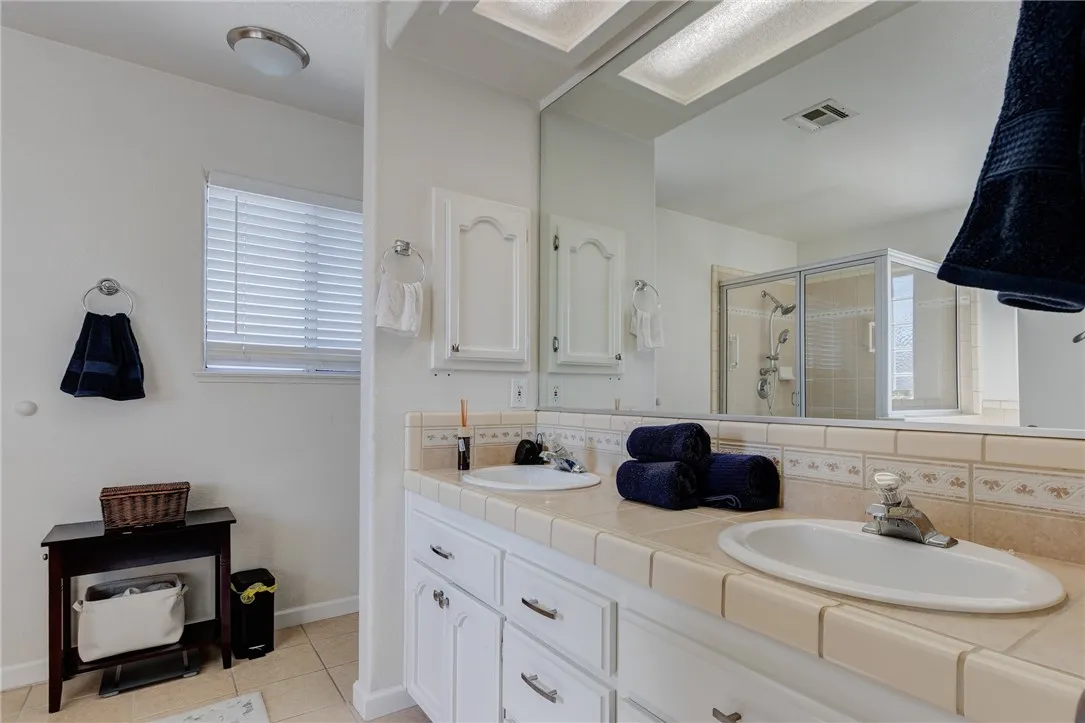 19783 Lara Lane, Apple Valley, California 92308 home-pic-34