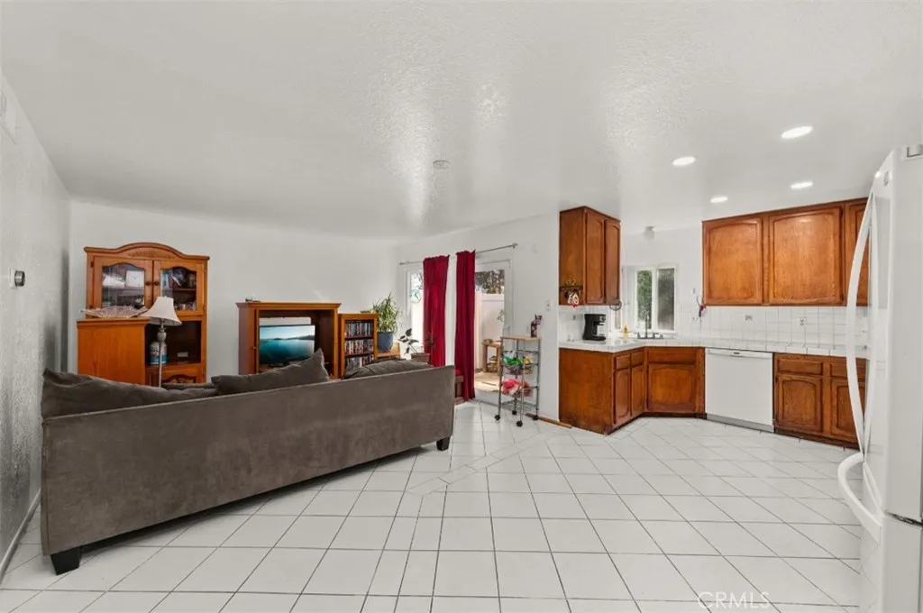 36 Westbrook, Phillips Ranch, California 91766 home-pic-3
