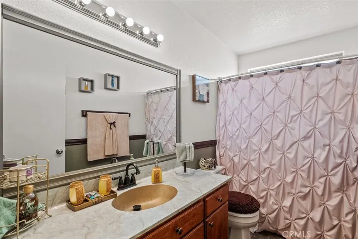 5353 Karling, Palmdale, California 93552