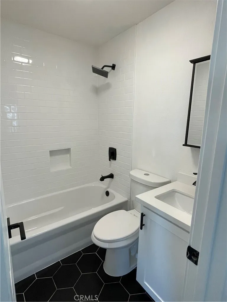 760 W 97th, Los Angeles, California 90044 home-pic-4
