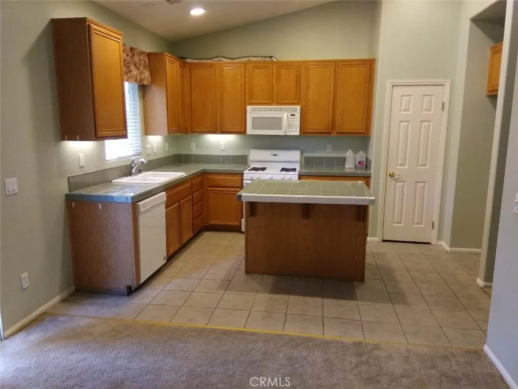 16147 Winona, Victorville, California 92395 home-pic-10
