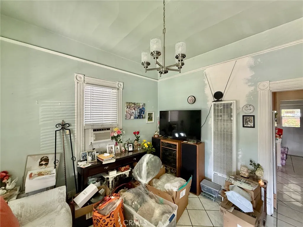 547 Texas, Pomona, California 91768 home-pic-2