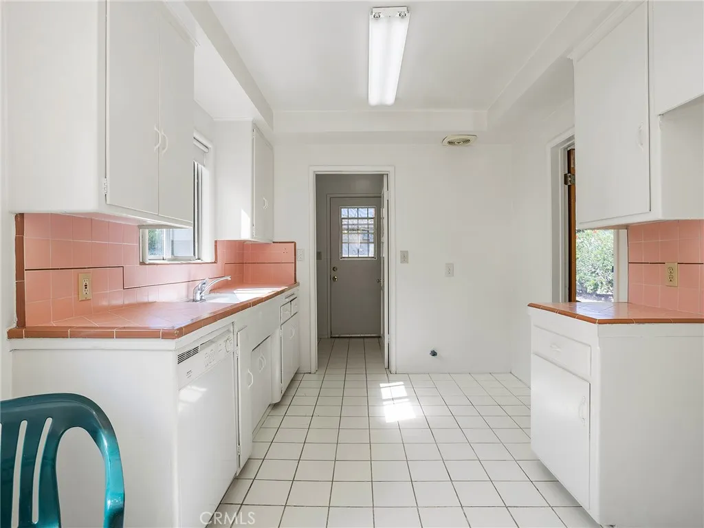 6633 Riverton Avenue, North Hollywood, California 91606 home-pic-8