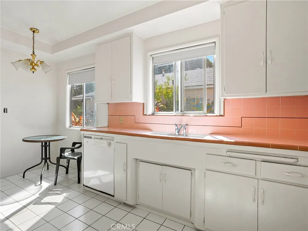 6633 Riverton Avenue, North Hollywood, California 91606 home-pic-4