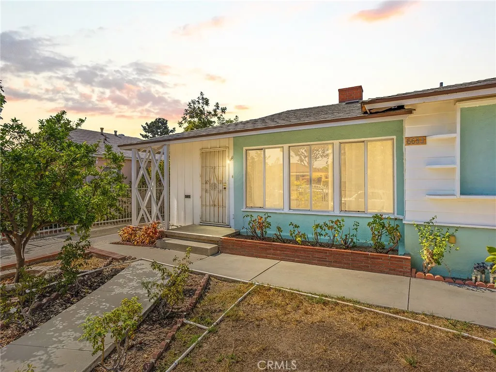 6633 Riverton Avenue, North Hollywood, California 91606 home-pic-2