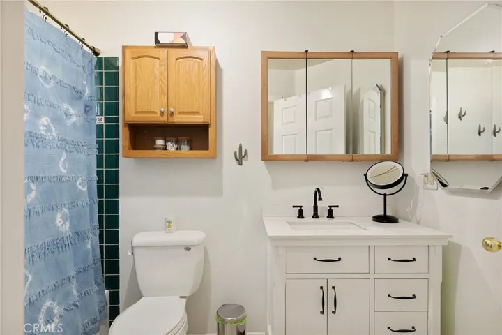 Full bath with tub shower near Primary bedroom