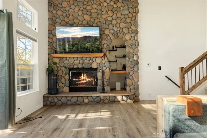 Living room pic #4