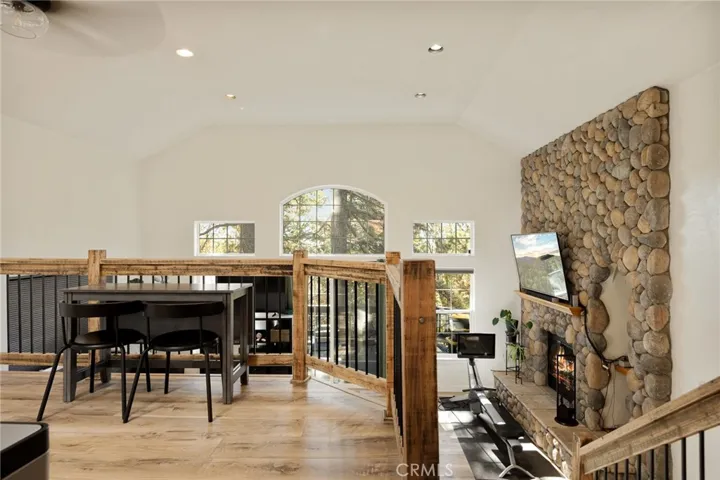 Dining area overlooking living room pic #1