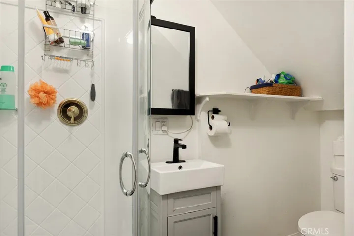 3/4 bath on floor with other 2 bedrooms with shower