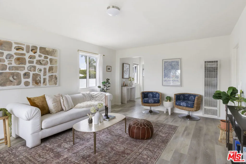 1551 W 122nd Street, Los Angeles, California 90047 home-pic-6