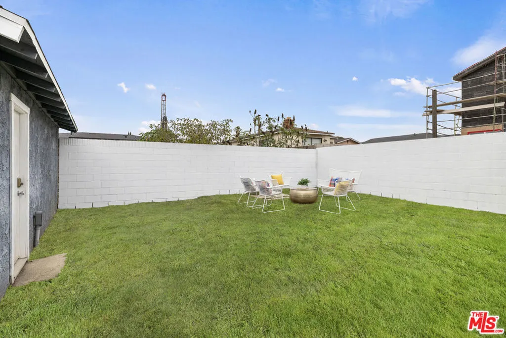 1551 W 122nd Street, Los Angeles, California 90047 home-pic-23