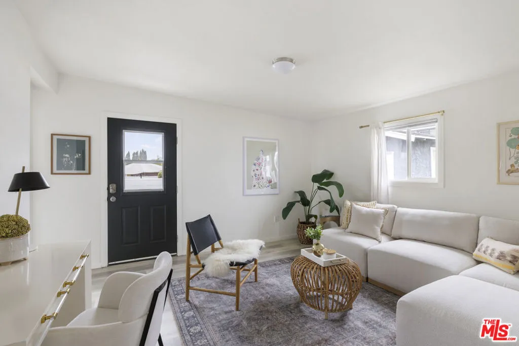 1551 W 122nd Street, Los Angeles, California 90047 home-pic-14