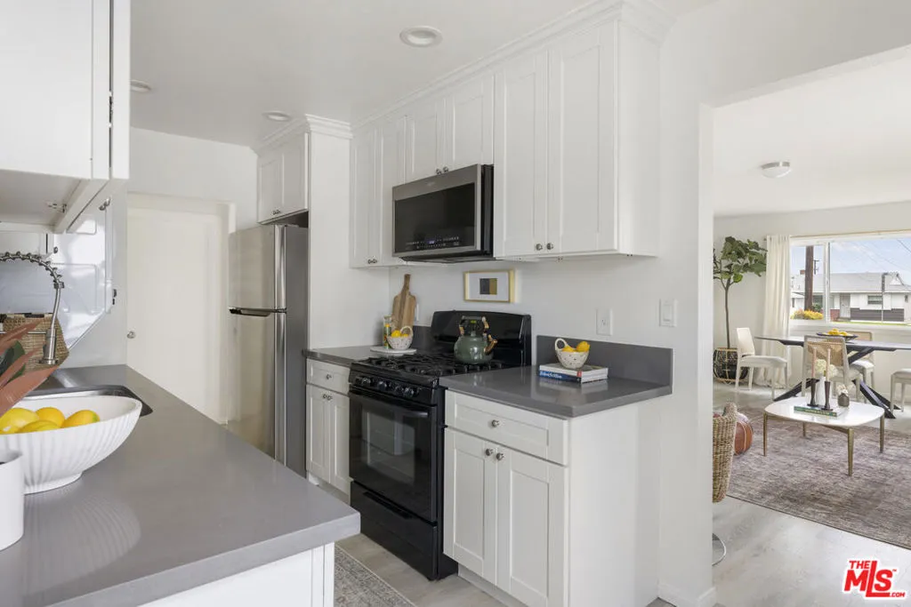 1551 W 122nd Street, Los Angeles, California 90047 home-pic-10