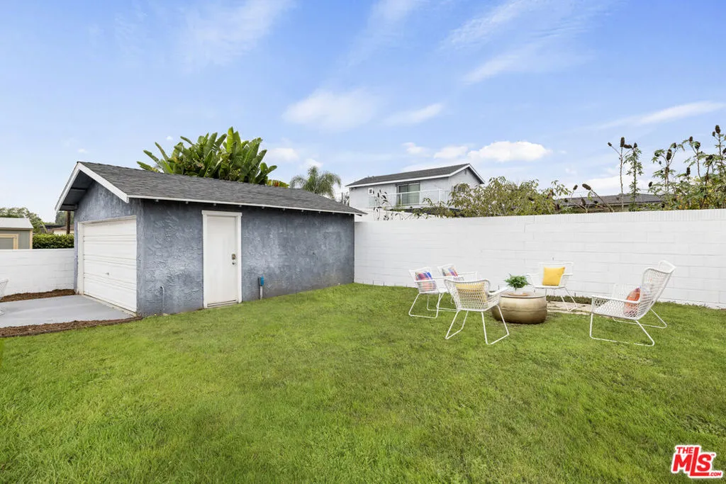 1551 W 122nd Street, Los Angeles, California 90047 home-pic-24