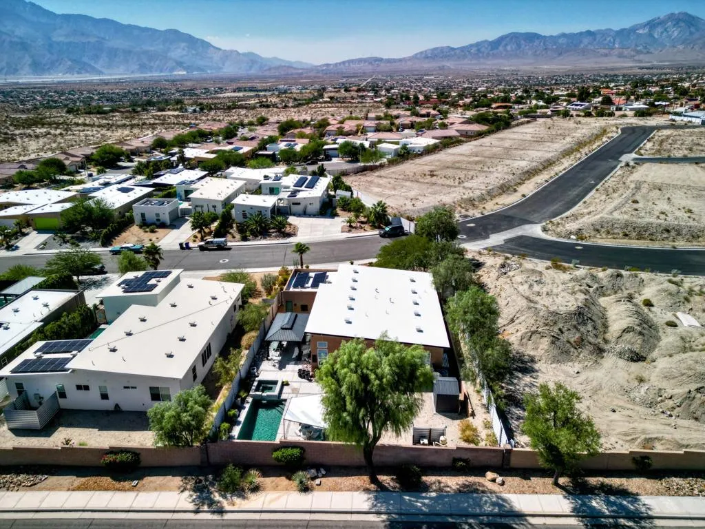 13868 Avenida La Vista, Desert Hot Springs, California 92240 home-pic-39