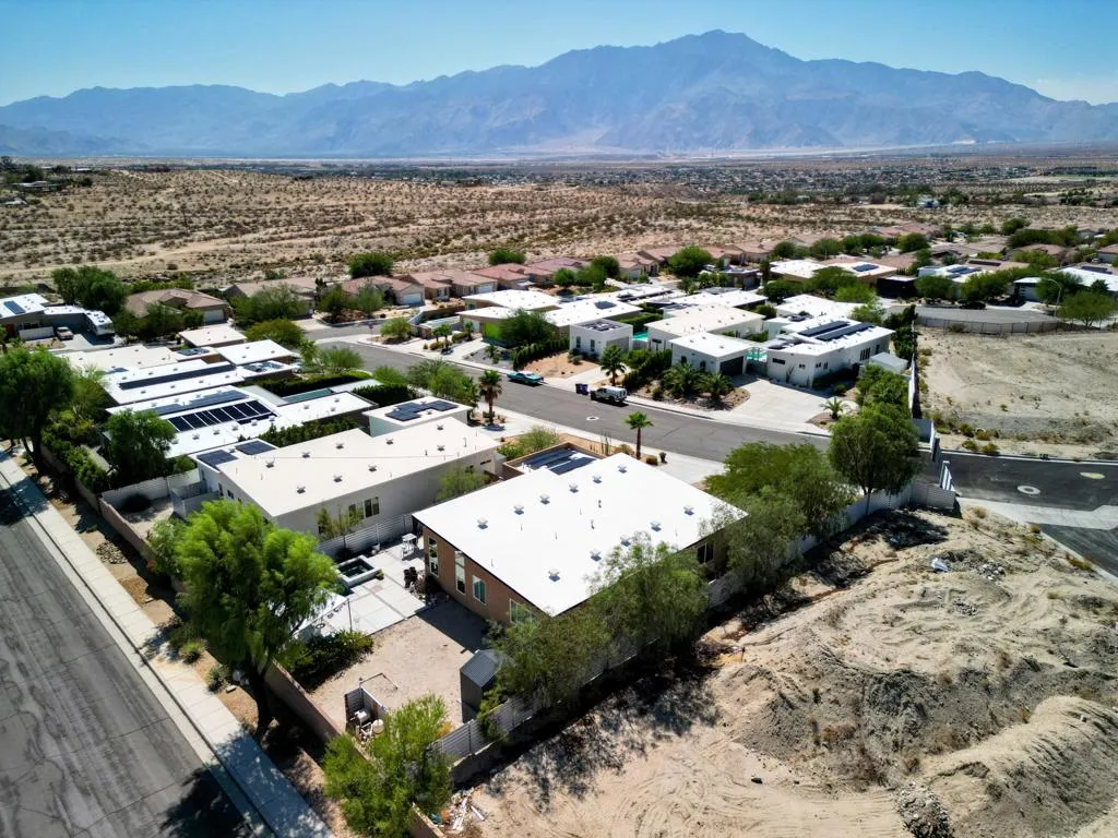 13868 Avenida La Vista, Desert Hot Springs, California 92240 home-pic-42