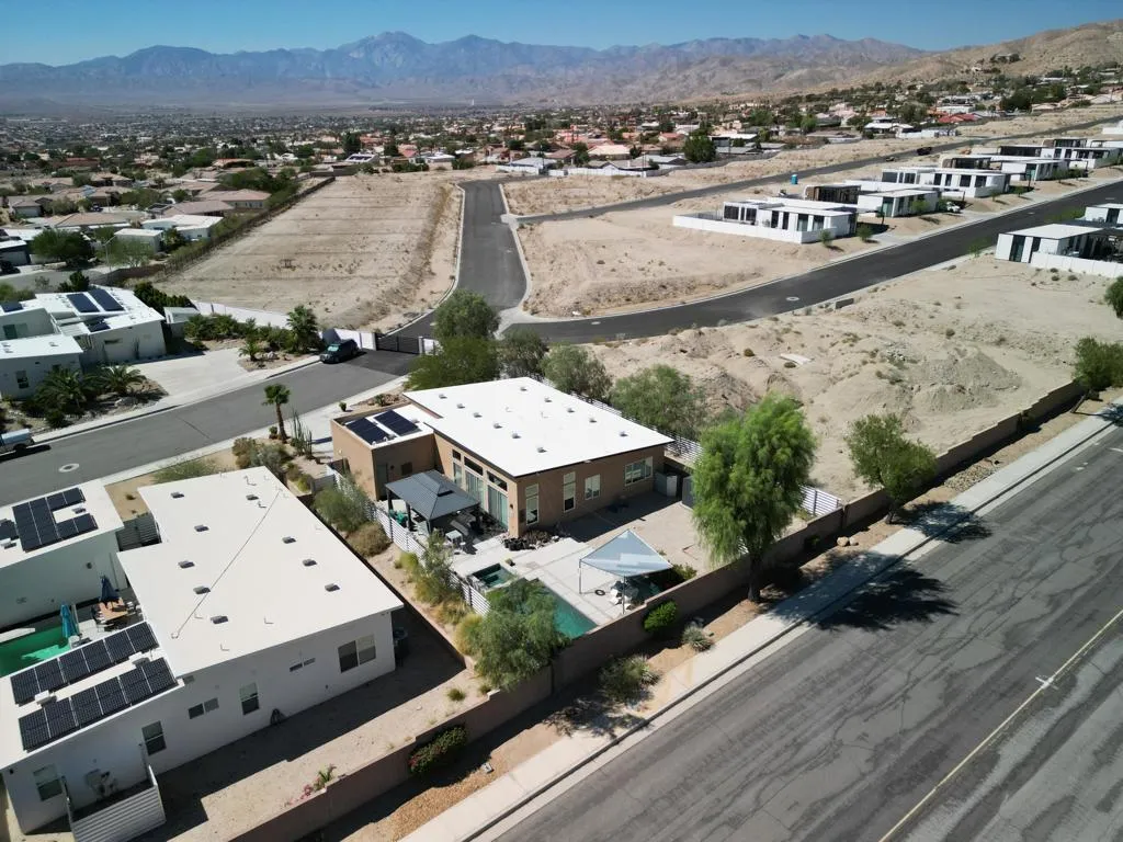 13868 Avenida La Vista, Desert Hot Springs, California 92240 home-pic-43