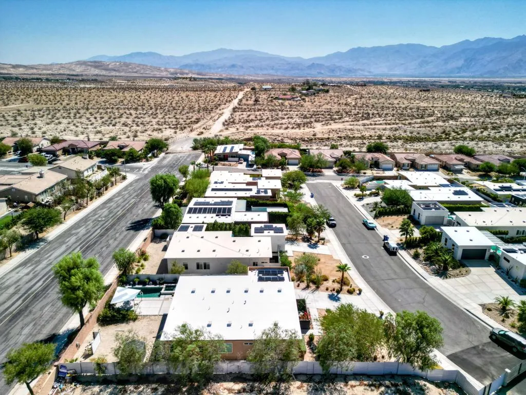 13868 Avenida La Vista, Desert Hot Springs, California 92240 home-pic-40