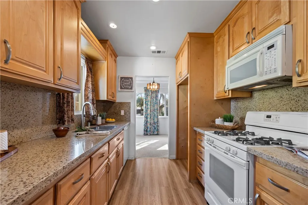 457 Chester Place, Pomona, California 91768 home-pic-17
