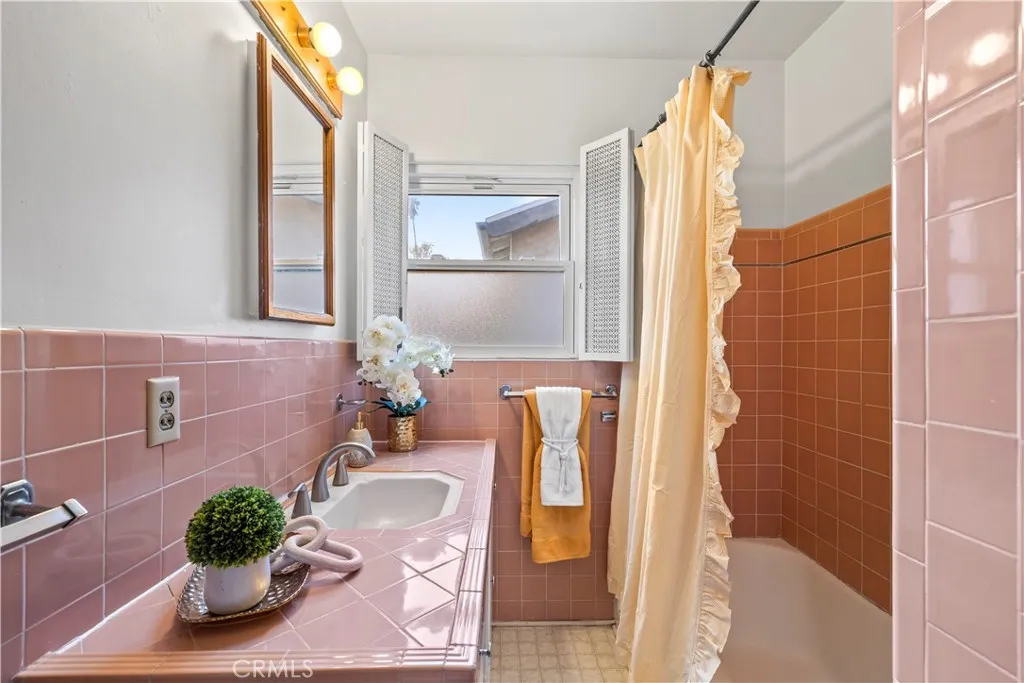 457 Chester Place, Pomona, California 91768 home-pic-24