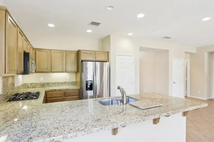 12-web-or-mls-Rustic Canyon Dr-28032025-