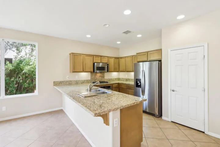 11-web-or-mls-Rustic Canyon Dr-28032025-