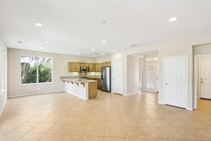 6-web-or-mls-Rustic Canyon Dr-28032025-0