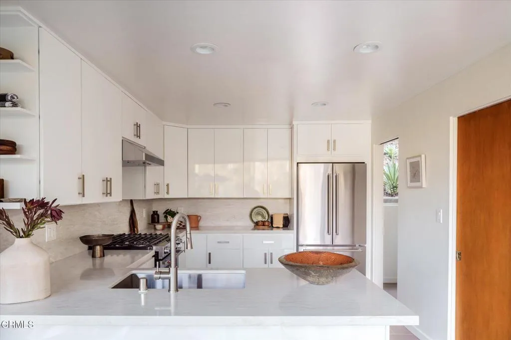 1256 Club House Drive, Pasadena, California 91105 home-pic-17