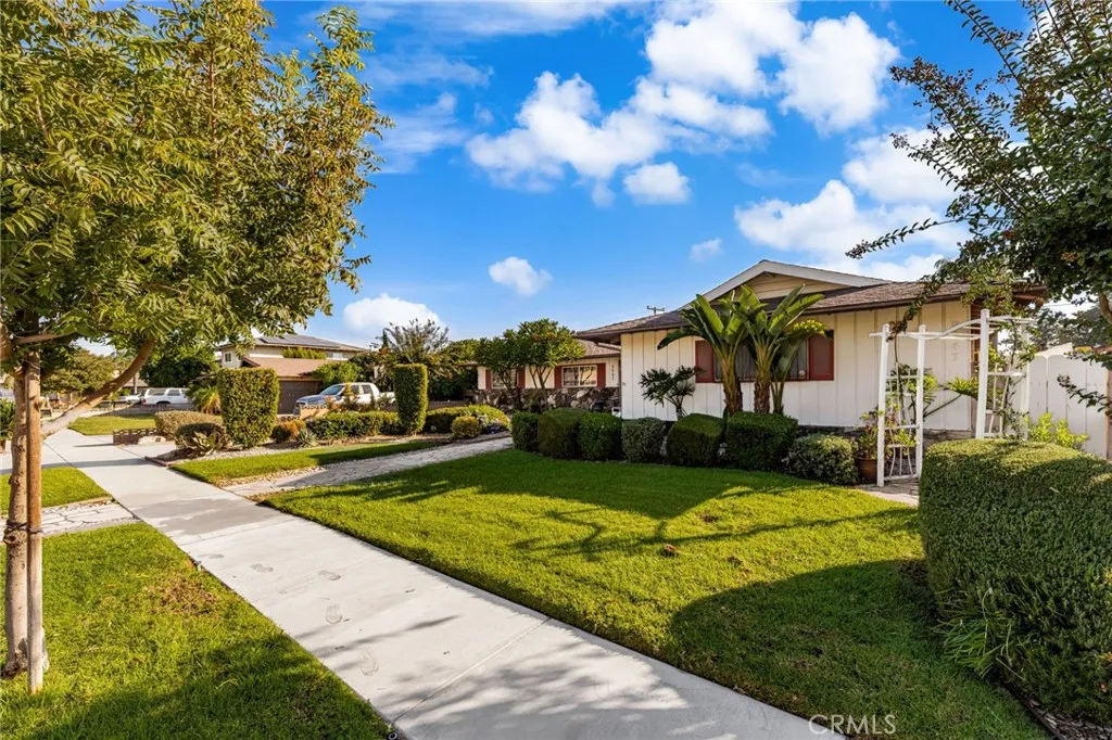 9647 Kempster Avenue, Fontana, California 92335 home-pic-5