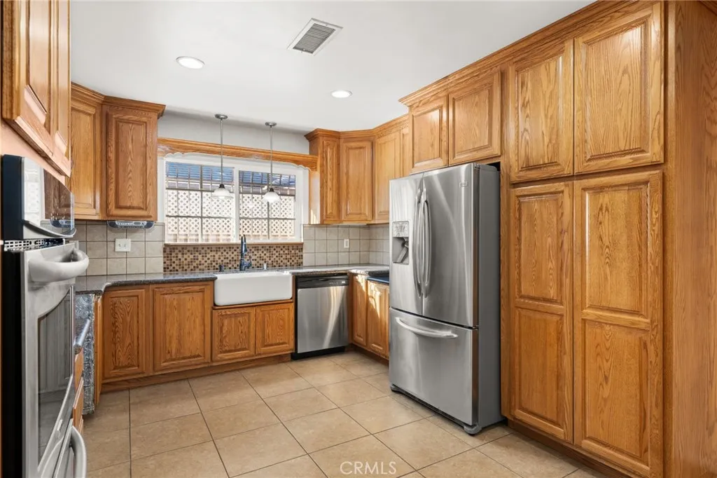 9647 Kempster Avenue, Fontana, California 92335 home-pic-11