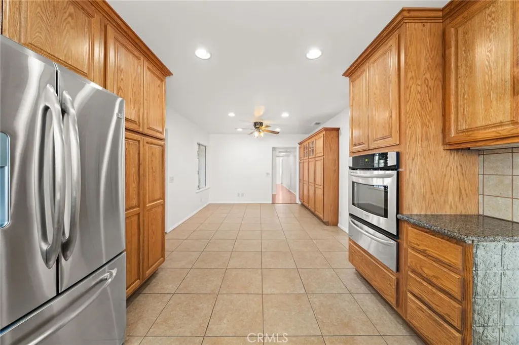9647 Kempster Avenue, Fontana, California 92335 home-pic-12