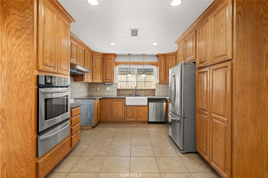 9647 Kempster Avenue, Fontana, California 92335 home-pic-10
