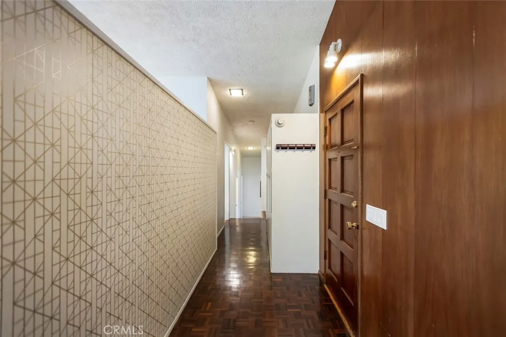 2820 E Chevy Chase Drive, Glendale, California 91206 home-pic-8