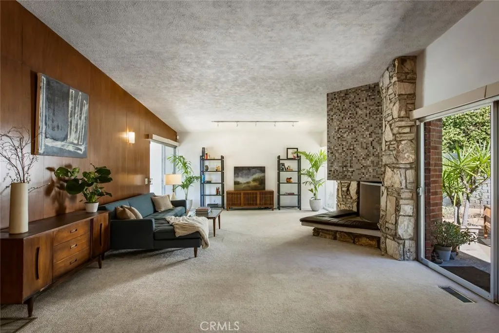 2820 E Chevy Chase Drive, Glendale, California 91206 home-pic-10