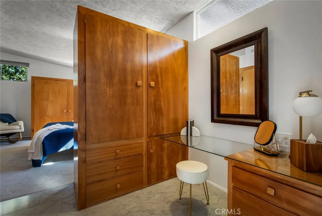 2820 E Chevy Chase Drive, Glendale, California 91206 home-pic-33