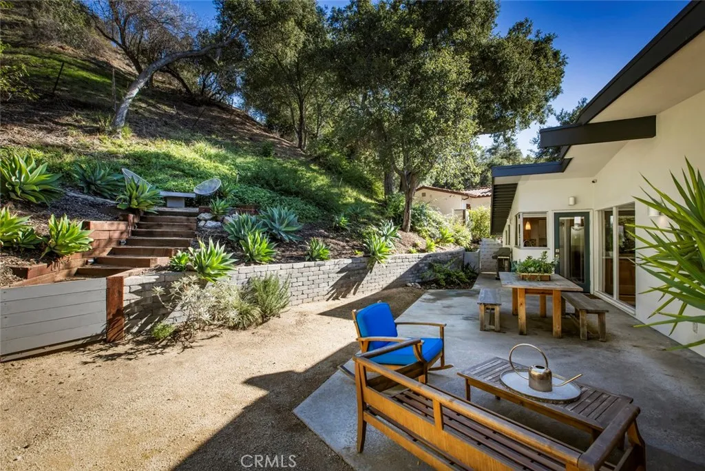 2820 E Chevy Chase Drive, Glendale, California 91206 home-pic-47