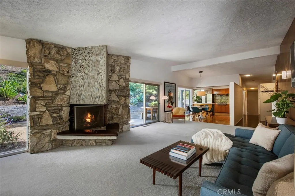 2820 E Chevy Chase Drive, Glendale, California 91206 home-pic-15