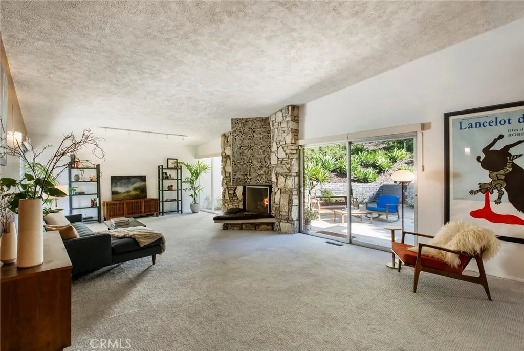 2820 E Chevy Chase Drive, Glendale, California 91206 home-pic-11