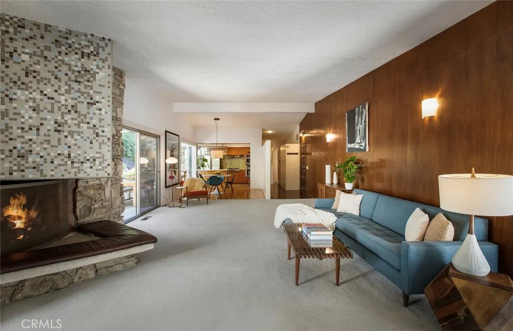 2820 E Chevy Chase Drive, Glendale, California 91206 home-pic-16