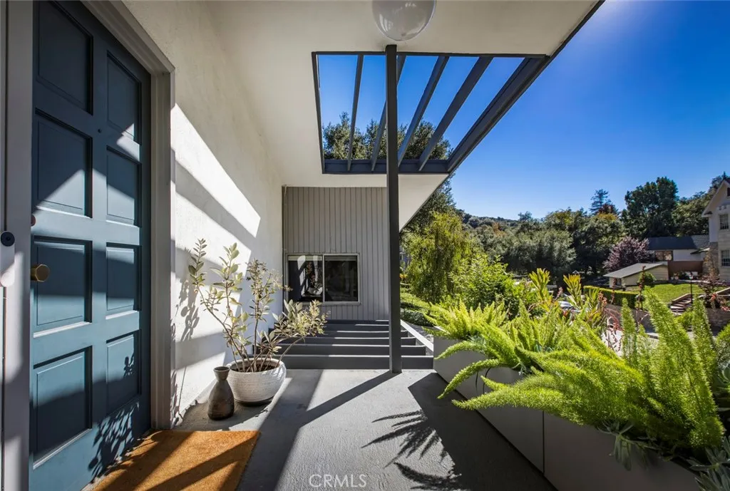 2820 E Chevy Chase Drive, Glendale, California 91206 home-pic-6