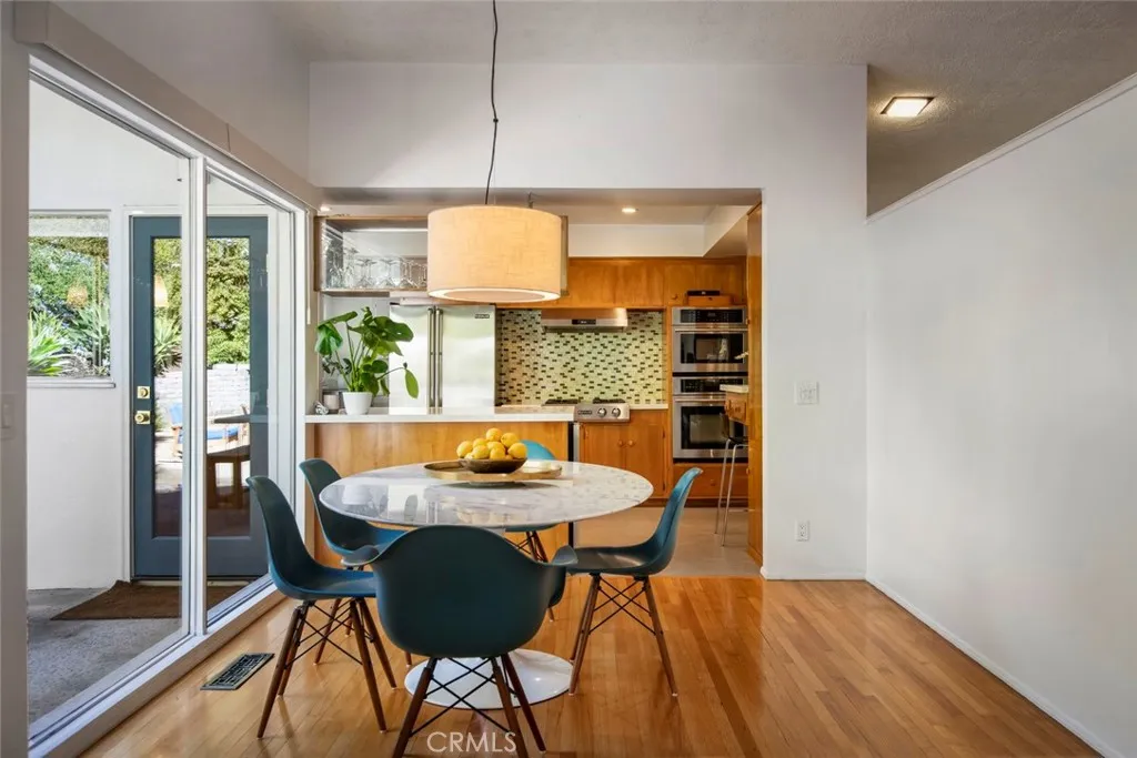 2820 E Chevy Chase Drive, Glendale, California 91206 home-pic-20